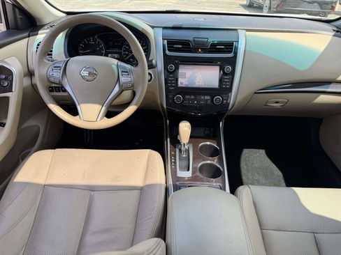 Used 2015 Nissan Altima 2.5 SL w/ Technology Package FWD image 11