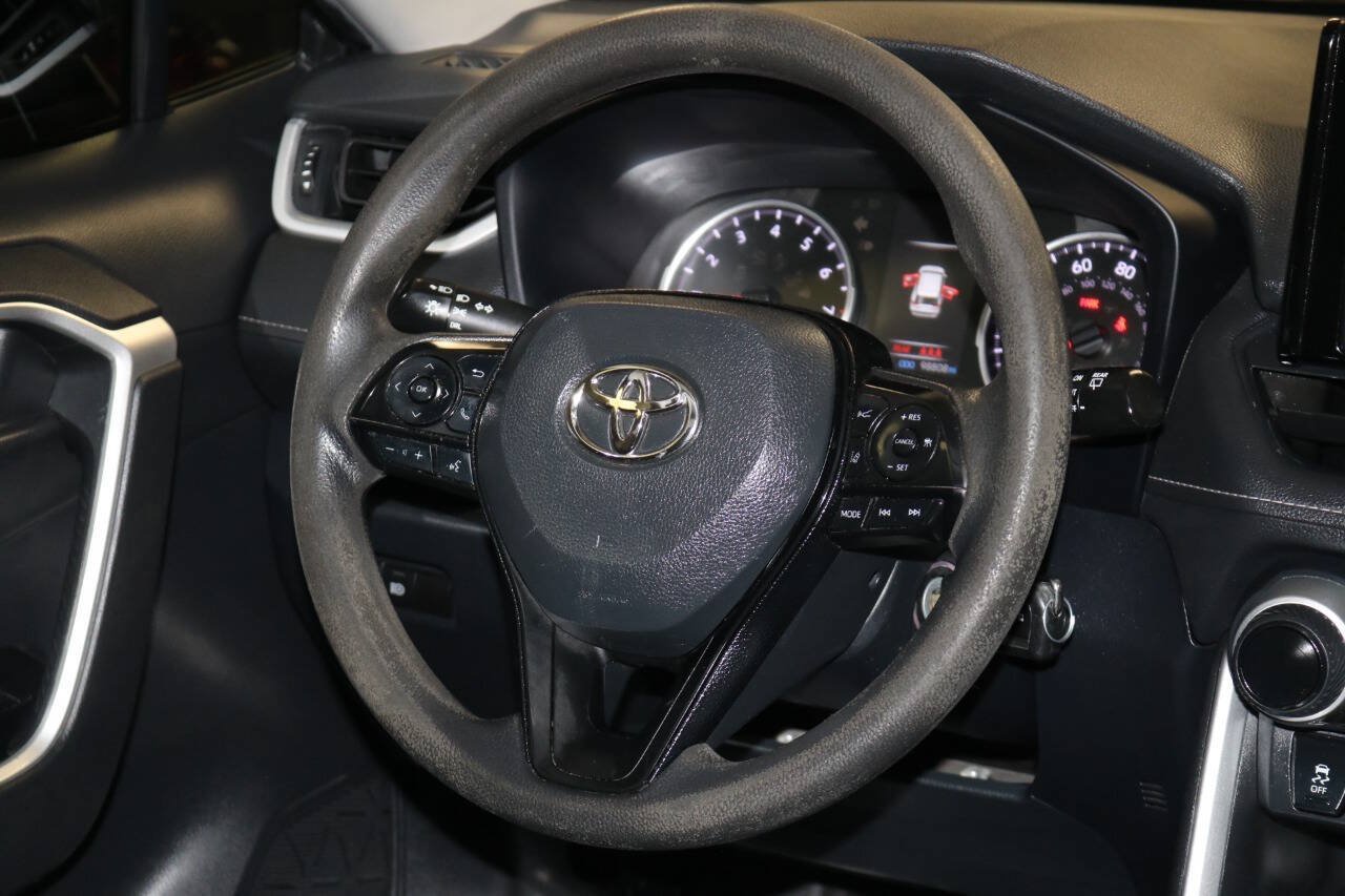 Used 2020 Toyota RAV4 LE w/ Carpet Mat Package AWD/4WD image 20
