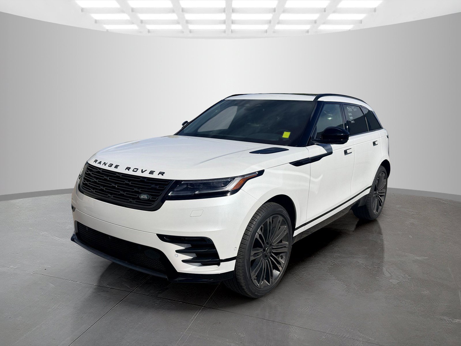 Used 2026 Land Rover Range Rover Velar Dynamic SE AWD/4WD image 1
