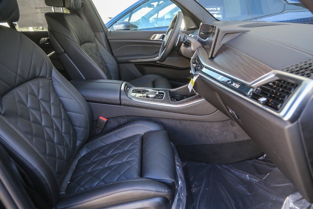Used 2026 BMW X5 sDrive40i w/ M Sport Package RWD image 13