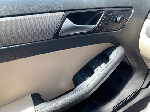 Used 2017 Volkswagen Jetta SE FWD image 11