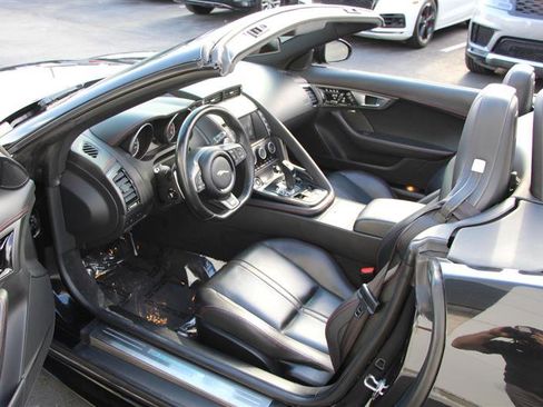 Used 2016 Jaguar F-TYPE R image 9