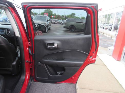 Used 2020 Jeep Compass Latitude FWD image 13