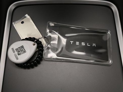 Used 2024 Tesla Model Y Long Range RWD image 33