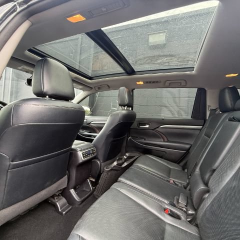 Used 2017 Toyota Highlander Limited Platinum AWD/4WD image 7