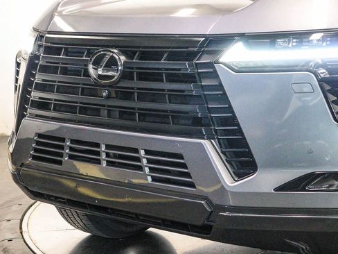 Used 2024 Lexus GX 550 w/ Cold Area Package AWD/4WD image 8
