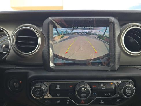 Used 2023 Jeep Wrangler Unlimited Sahara AWD/4WD image 26