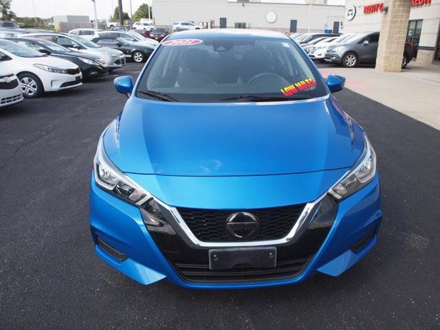 Used 2021 Nissan Versa SV FWD image 4
