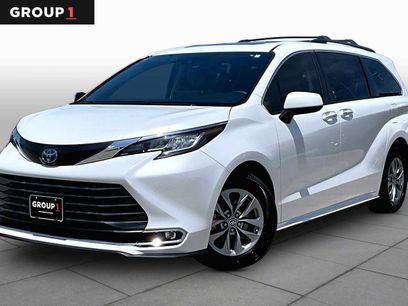 Certified 2022 Toyota Sienna XLE