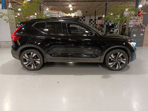 Used 2024 Volvo XC40 B5 Plus w/ Climate Package image 5