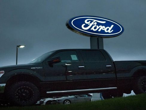 Used 2024 Ford F150 Lariat w/ Bed Utility Package image 6