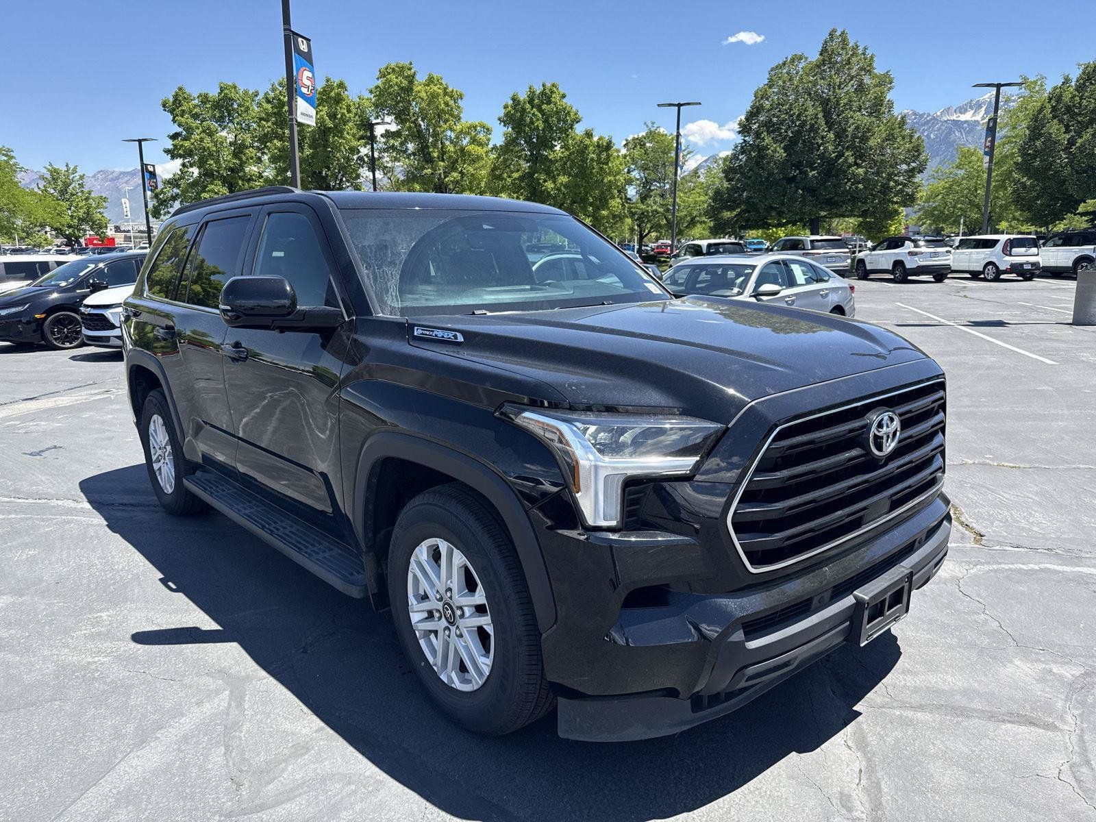 Used 2025 Toyota Sequoia SR5 AWD/4WD image 4