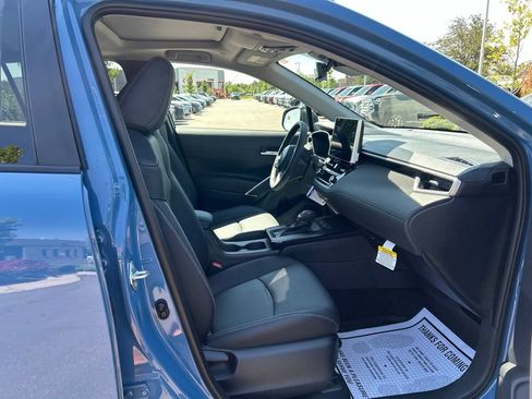 Used 2026 Toyota Corolla Cross XLE AWD/4WD image 13