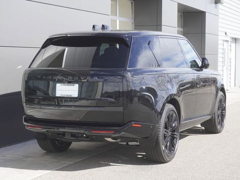 New 2026 Land Rover Range Rover SE image 2