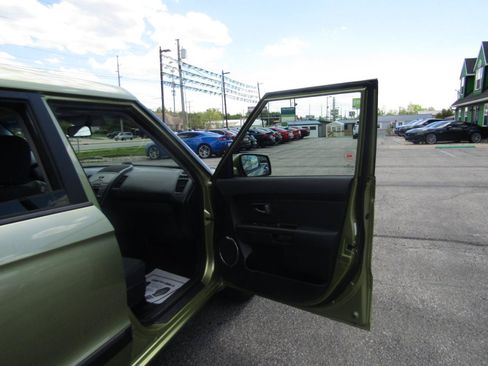 Used 2011 Kia Soul + w/ Audio Pkg FWD image 21