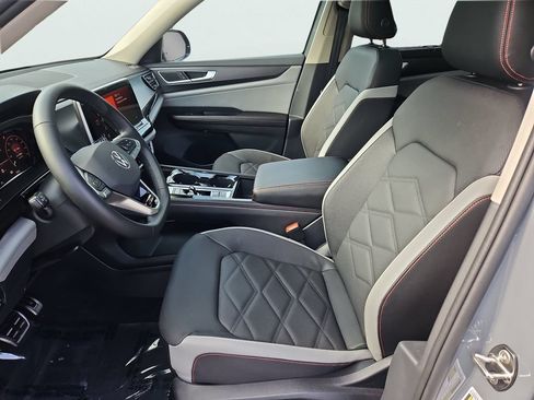 Certified 2026 Volkswagen Atlas Peak Edition AWD/4WD image 34