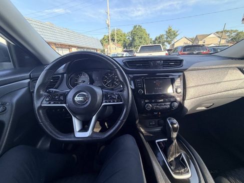Used 2019 Nissan Rogue SV AWD/4WD image 3