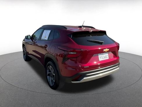 Used 2025 Chevrolet Trax LT FWD image 9