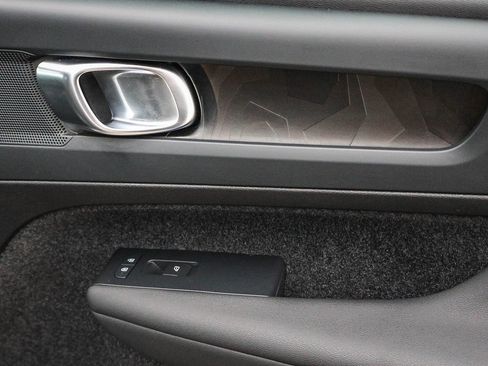 Used 2023 Volvo XC40 Recharge Plus image 21