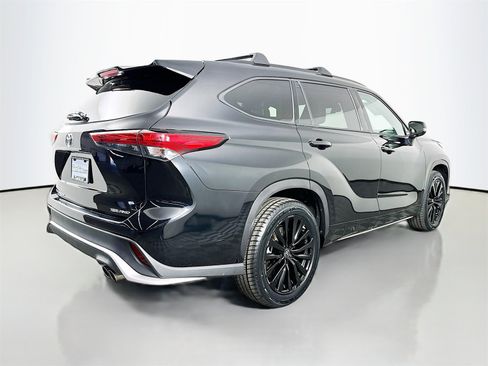 Certified 2023 Toyota Highlander XSE image 7