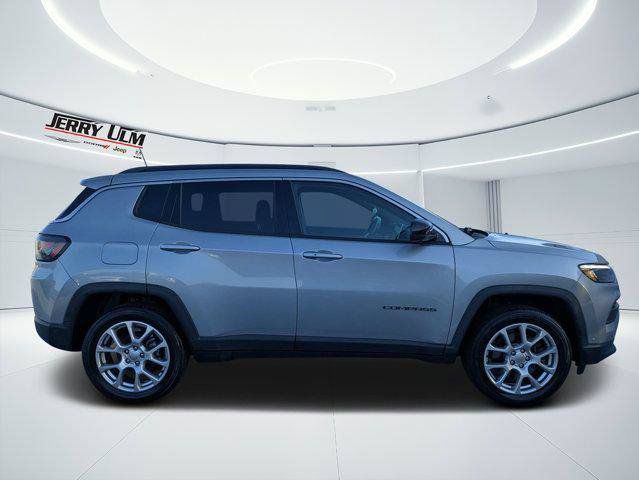 Certified 2023 Jeep Compass Latitude w/ Sun and Sound Group AWD/4WD image 2