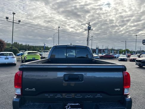 Used 2016 Toyota Tacoma SR5 AWD/4WD image 23