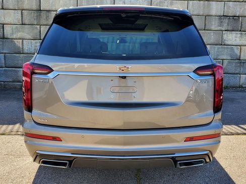 Used 2023 Cadillac XT6 Premium Luxury image 4