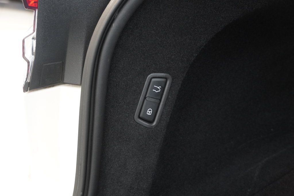 Used 2021 Maserati Levante AWD/4WD image 13
