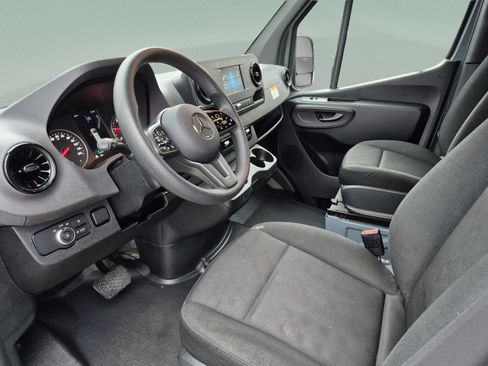 Used 2024 Mercedes-Benz Sprinter 2500 image 11