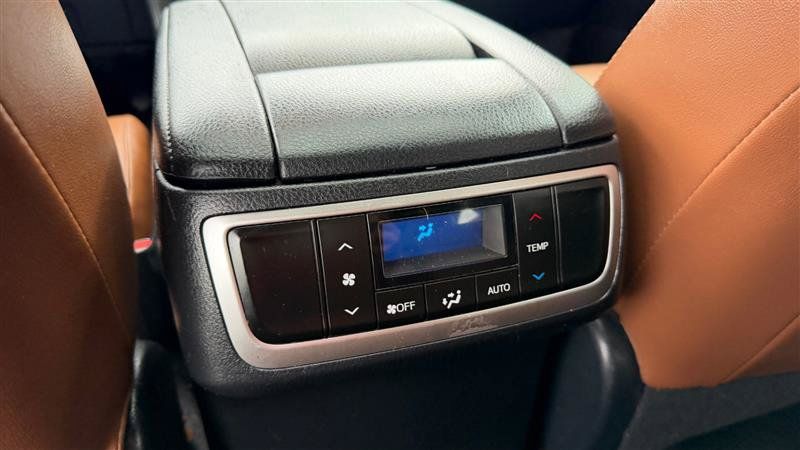Used 2019 Toyota Highlander Limited AWD/4WD image 25