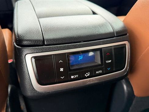 Used 2019 Toyota Highlander Limited AWD/4WD image 25