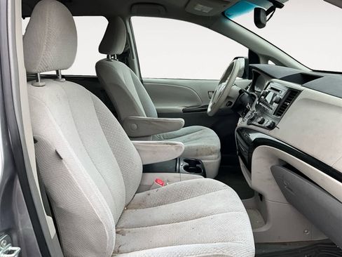 Used 2011 Toyota Sienna LE image 16