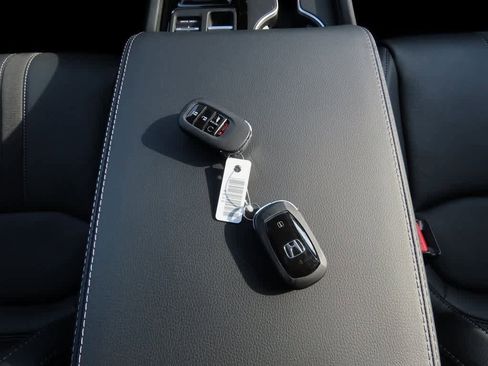 New 2025 Honda Pilot Touring image 27