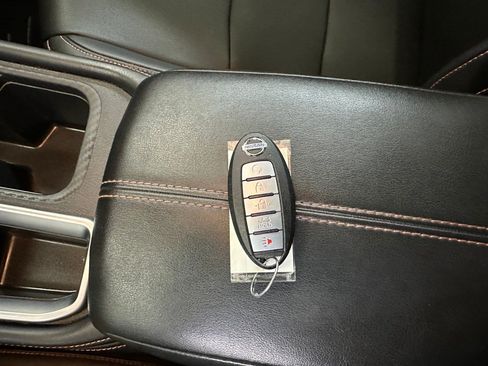 Used 2023 Nissan Sentra SR w/ SR Premium Package FWD image 17