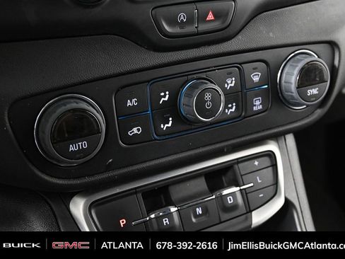 Used 2024 GMC Terrain SLT image 15