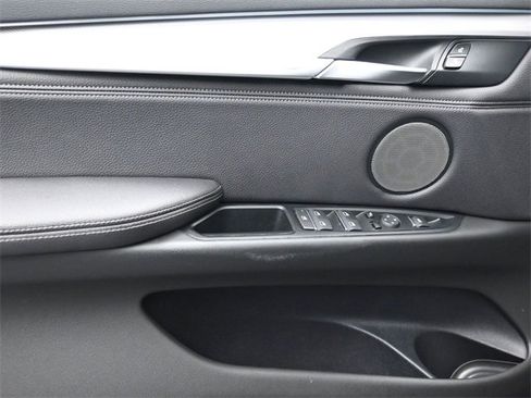 Used 2019 BMW X6 sDrive35i w/ M Sport Package image 9