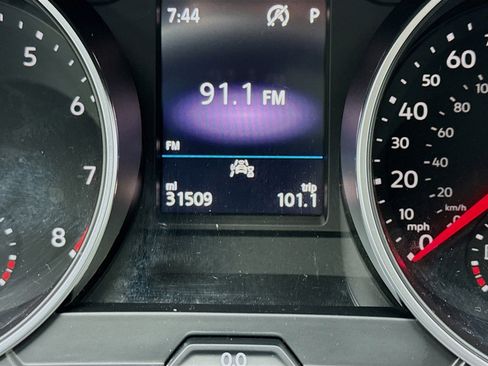 Used 2020 Volkswagen Tiguan S image 8