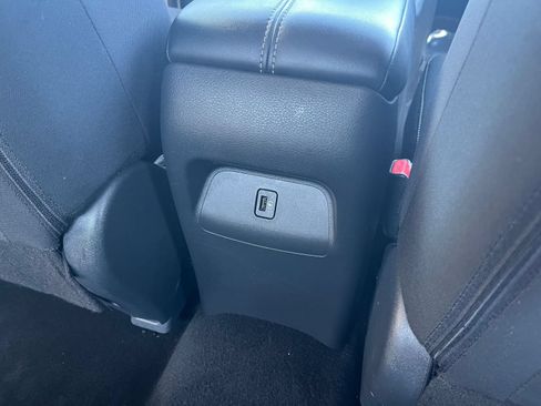 Used 2025 Nissan Sentra SV FWD image 25