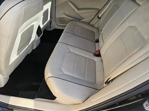 Used 2018 Volkswagen Passat 2.0T SE image 20