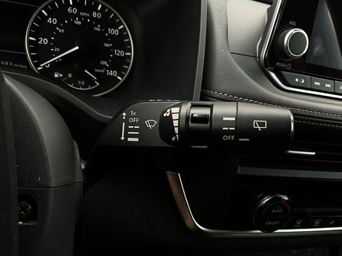 Used 2025 Nissan Rogue SV image 36