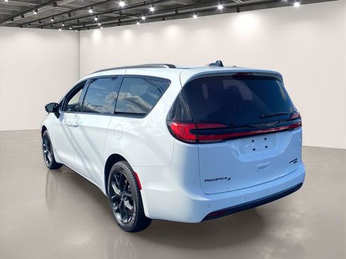Used 2024 Chrysler Pacifica Limited w/ S Appearance Package AWD/4WD image 5