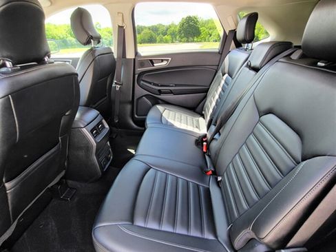 Used 2019 Ford Edge SEL w/ Equipment Group 201A FWD image 19