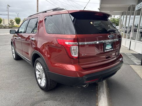 Used 2014 Ford Explorer XLT w/ Equipment Group 202A AWD/4WD image 3