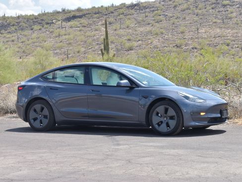 Used 2022 Tesla Model 3 Long Range AWD/4WD image 6