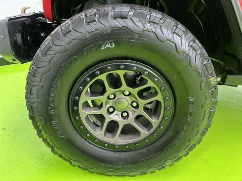Used 2021 Jeep Wrangler Unlimited Rubicon w/ Xtreme Recon 35" Tire Package AWD/4WD image 14
