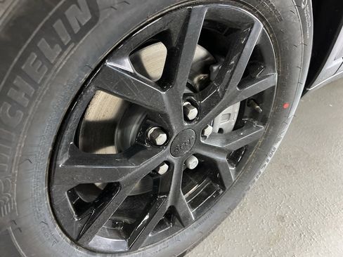 New 2025 Jeep Grand Cherokee L Altitude image 14