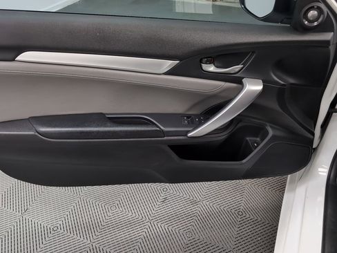 Used 2016 Honda Civic Touring image 21