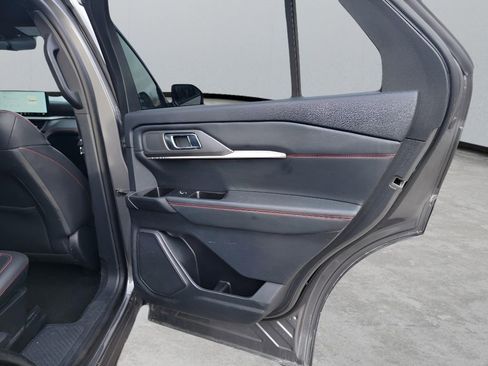 Used 2025 Ford Explorer ST-Line image 31