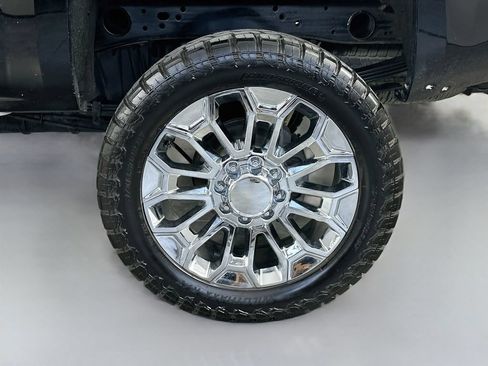 Used 2018 Chevrolet Silverado 2500 High Country w/ Duramax Plus Package AWD/4WD image 33