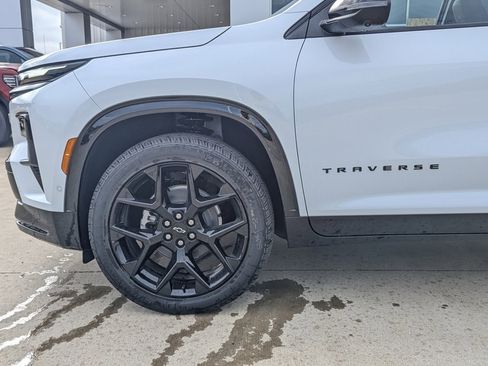 New 2026 Chevrolet Traverse RS w/ LPO, Floor Liner Package image 10